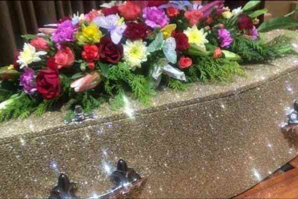 glitter coffin 750x500