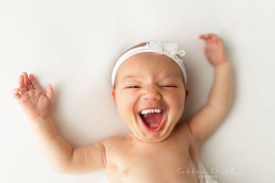 Trẻ sơ sinh cười khoe răng: Hình ảnh tưởng vô hại mà làm sởn hết da gà