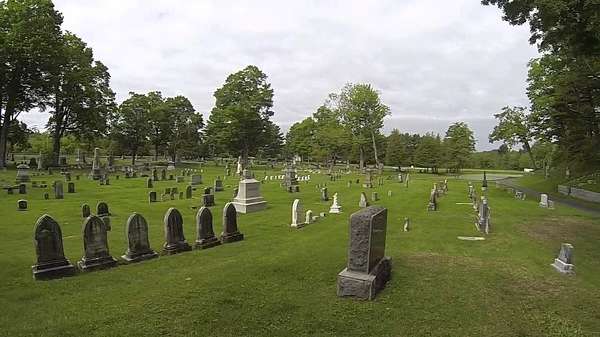 Tổng hợp những vụ án từ kinh dị đến nhảm nhí từng xảy ra tại nghĩa trang