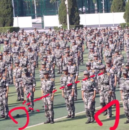 Loạt ảnh sinh viên Trung Quốc đi quân sự - ai nhìn thấy thanh xuân dữ dội của mình vào nhận ngay