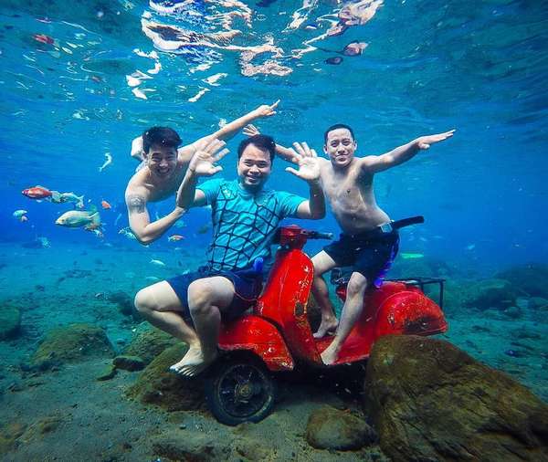Vũng ao làng kỳ lạ ở Indonesia trở thành địa điểm nổi tiếng để chụp ảnh dưới nước