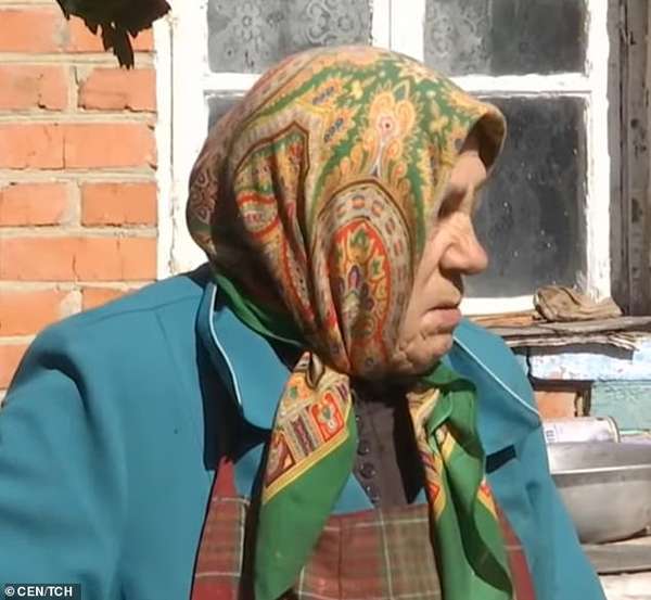 Chàng trai 24 tuổi kết hôn với chị họ 81 tuổi để trốn nghĩa vụ quân sự tại Ukraine
