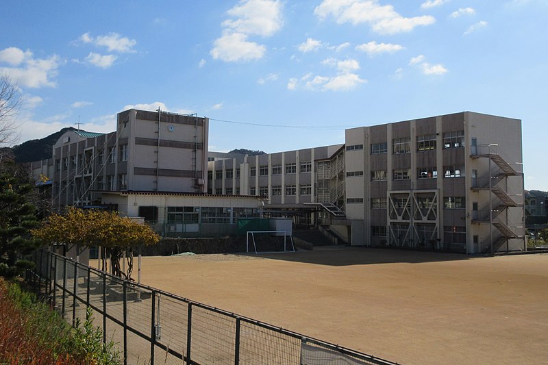 File:Kobe City Tainohata elementary school.jpg